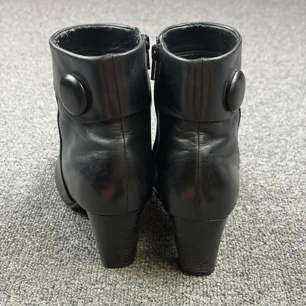 Women's Ecco‎ Black Leather Side Zip Short Campus Heel Boots Women's size 38